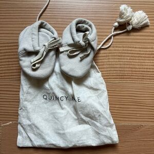 Quincy Mae Ribbed Baby Booties Stone 6-12m